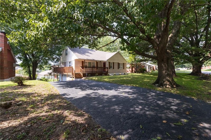 319 E Bellevista Dr, Independence, MO 64055