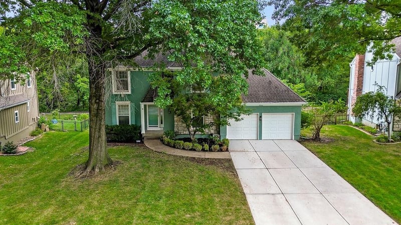 8543 Hallet St, Lenexa, KS 66215