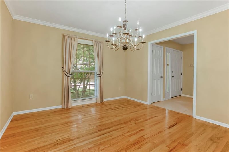 8543 Hallet St, Lenexa, KS 66215