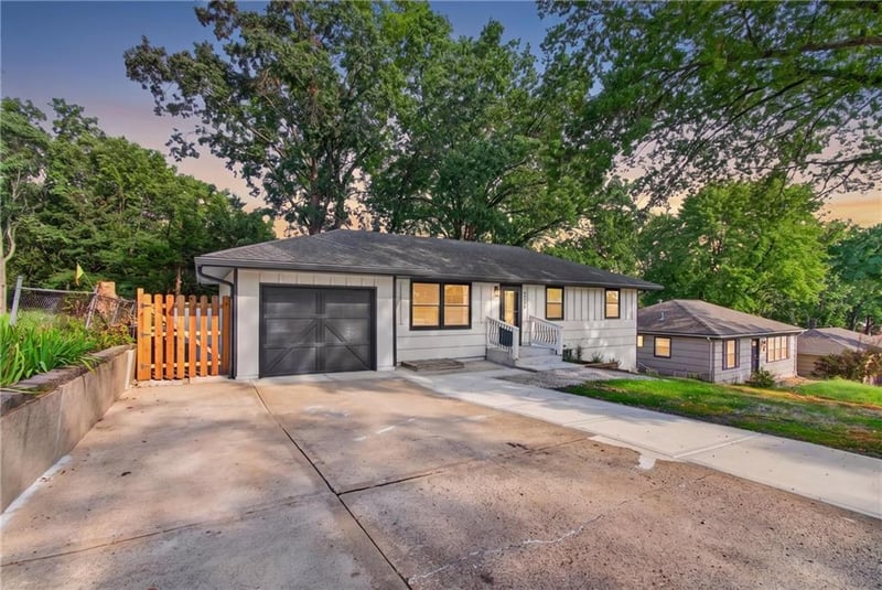 3737 N Walrond Ave, Kansas City, MO 64117