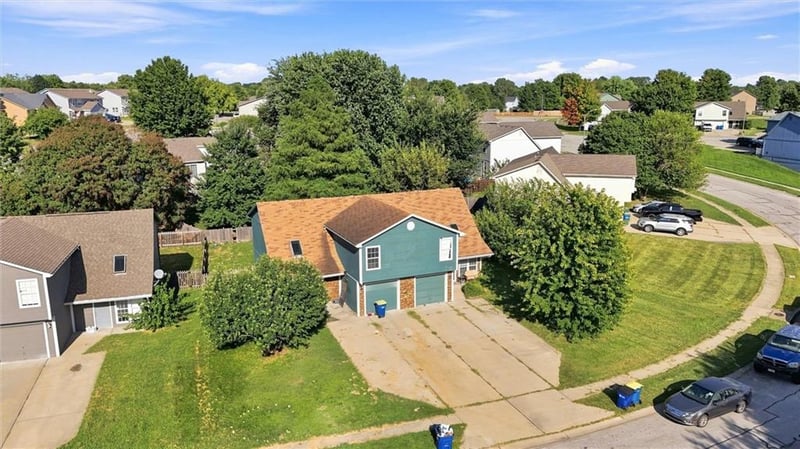 1862 Kingbird Ln, Liberty, MO 64068