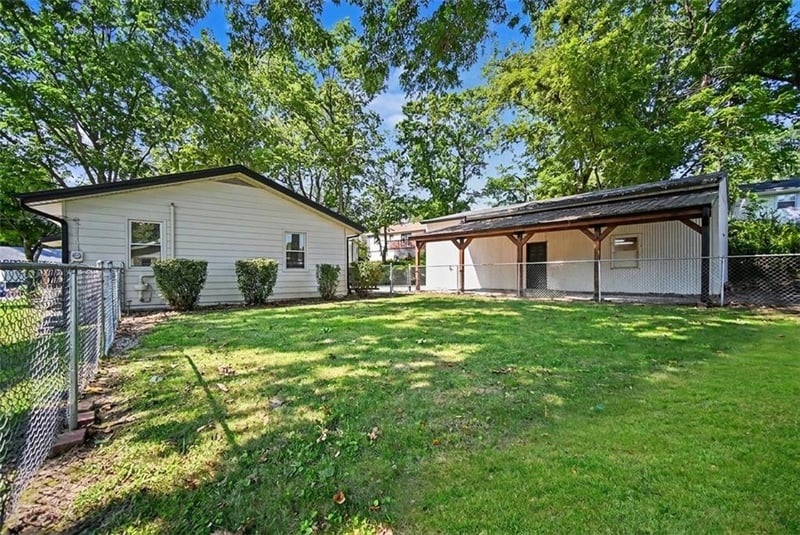 730 Goodlet Cir, Weston, MO 64098