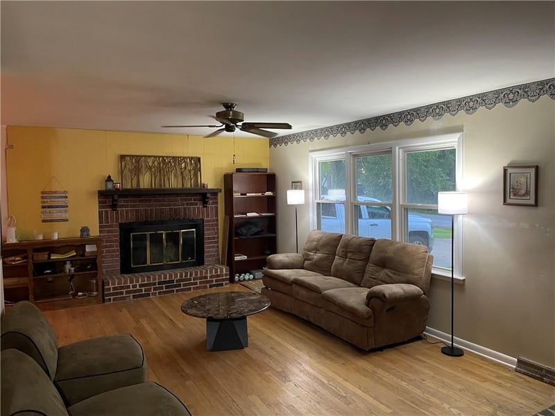 205 E Maple St, Raymore, MO 64083