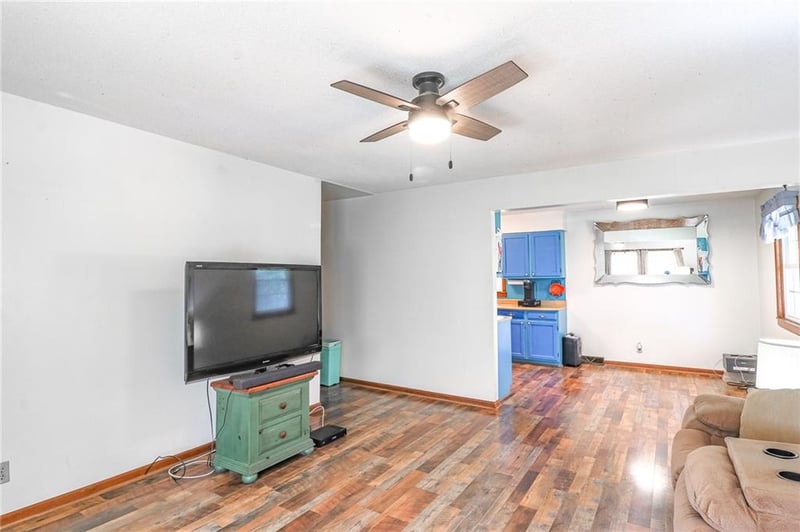 206 W 7th St, Knob Noster, MO 65336