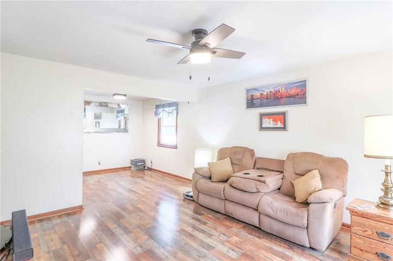 206 W 7th St, Knob Noster, MO 65336