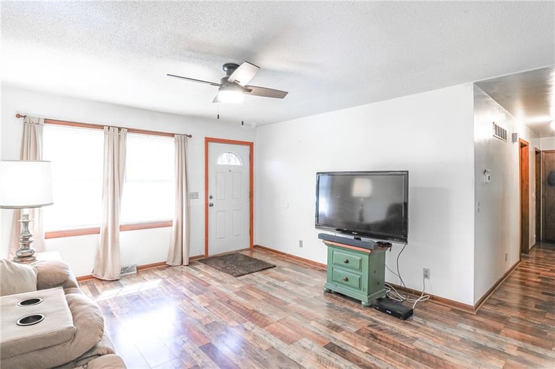 206 W 7th St, Knob Noster, MO 65336
