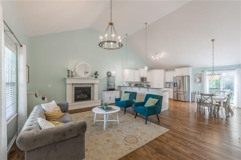 1309 Regency Dr, Kearney, MO 64060