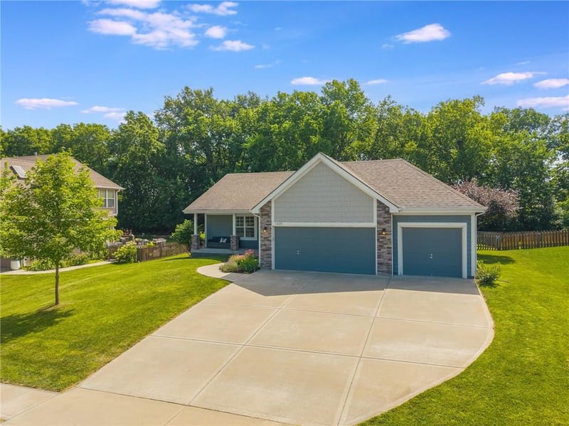 1309 Regency Dr, Kearney, MO 64060
