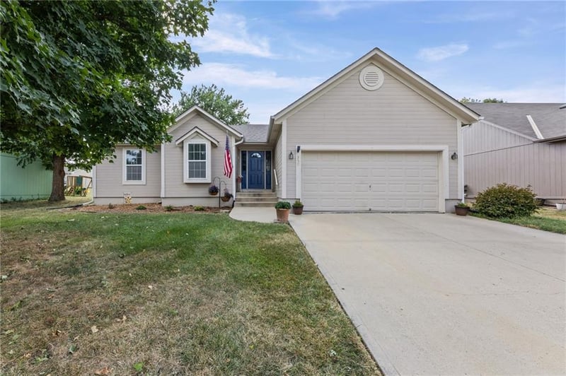 350 N Locust St, Gardner, KS 66030