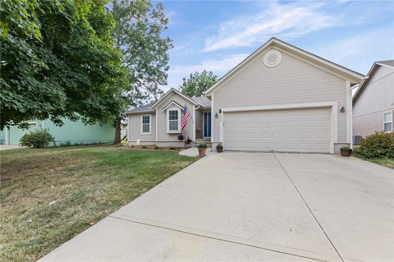 350 N Locust St, Gardner, KS 66030