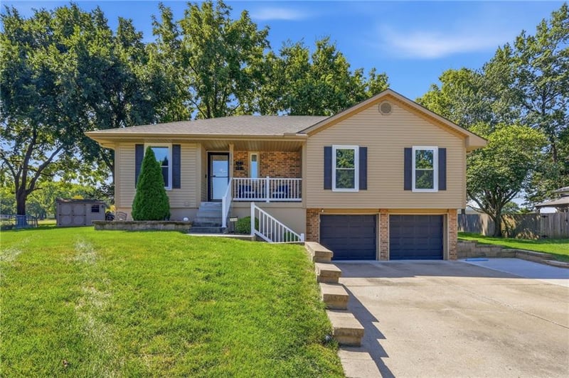 3306 NW Shannon Ct, Blue Springs, MO 64015