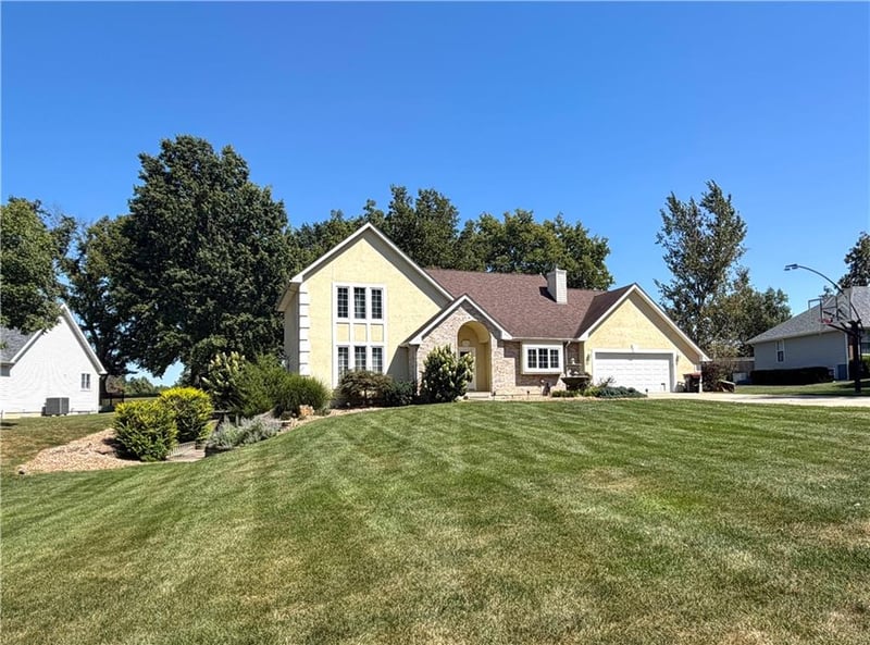 4135 Apple Ridge Dr, Sedalia, MO 65301