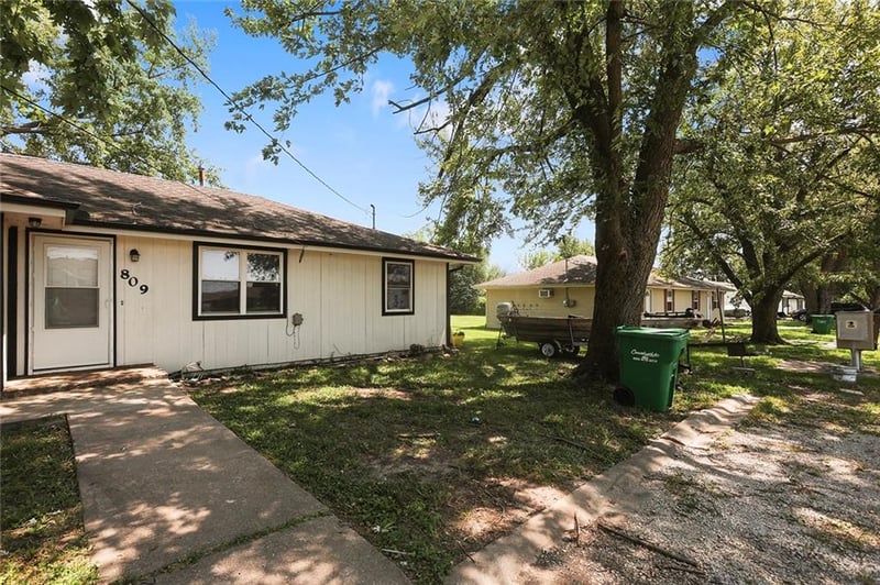 818 Wix Ln, Butler, MO 64730