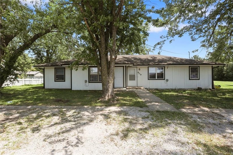 818 Wix Ln, Butler, MO 64730