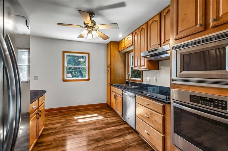 5530 N Spruce Ave, Kansas City, MO 64119