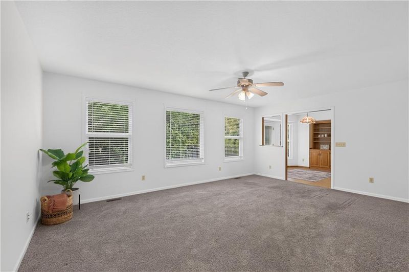 705 Pine Crest Ave, Kearney, MO 64060