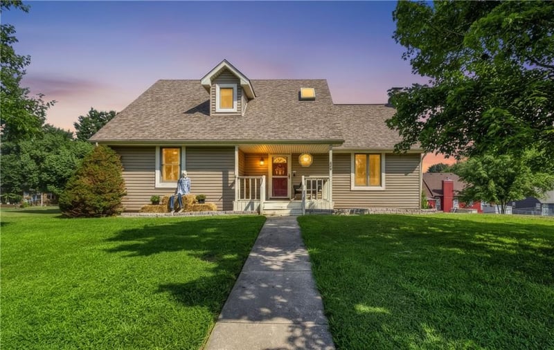 609 Foster Ln, Warrensburg, MO 64093