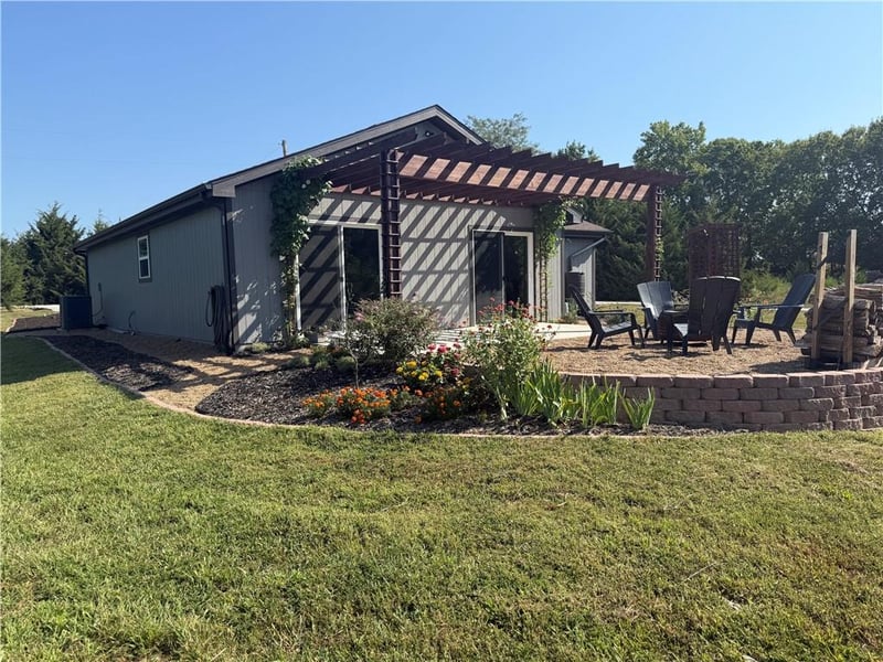 2 Illinois Dr, Linn Valley, KS 66040