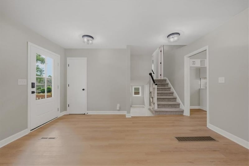 9624 Woodson Dr, Overland Park, KS 66207