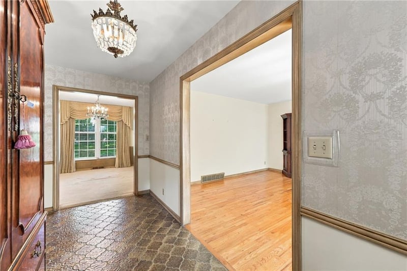 306 NW Lincolnwood Dr, Lee's Summit, MO 64063