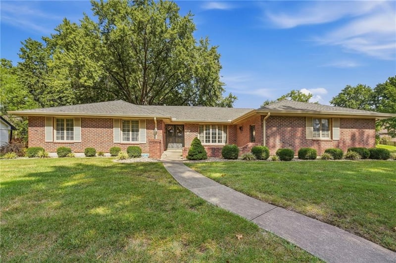 306 NW Lincolnwood Dr, Lee's Summit, MO 64063