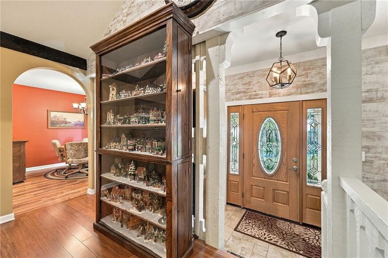 212 Hillcrest Rd, Belton, MO 64012