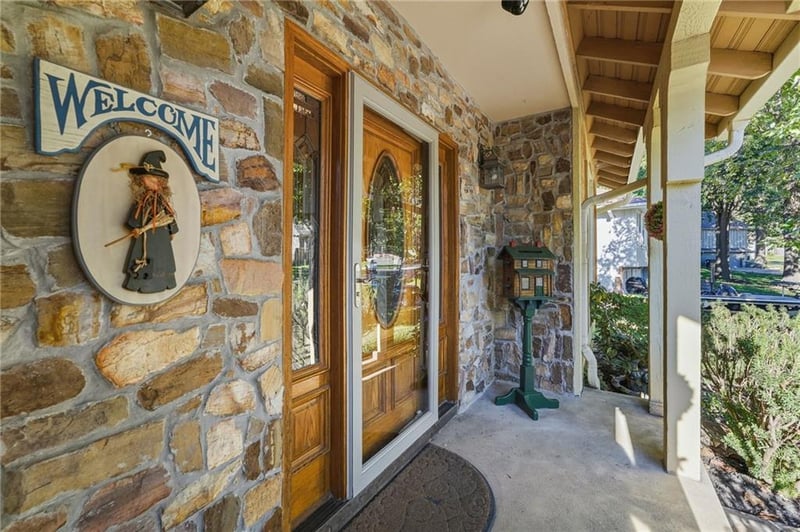 212 Hillcrest Rd, Belton, MO 64012