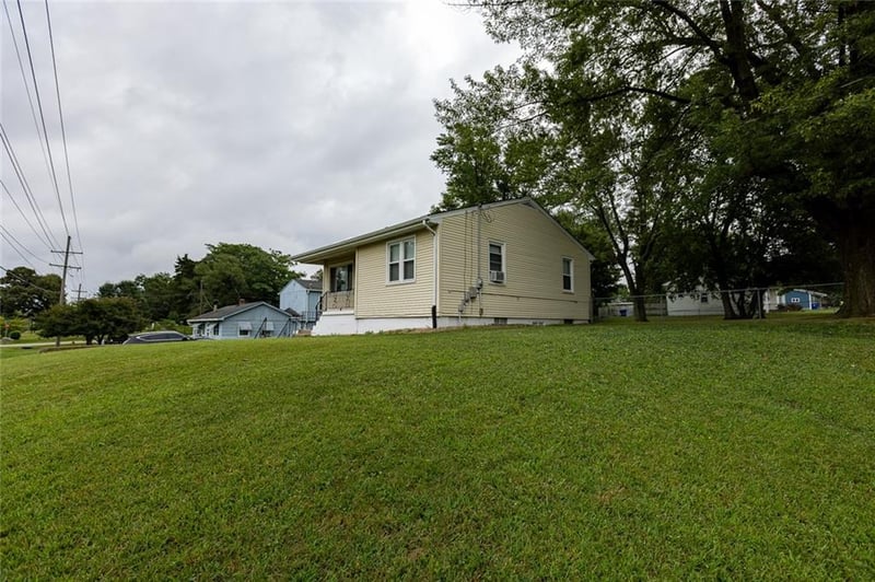 1405 NE 72 St, Gladstone, MO 64118