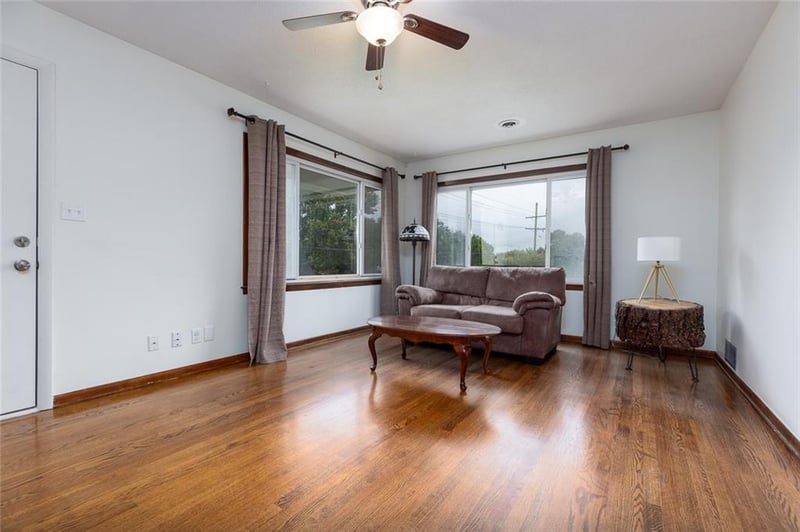 1405 NE 72 St, Gladstone, MO 64118