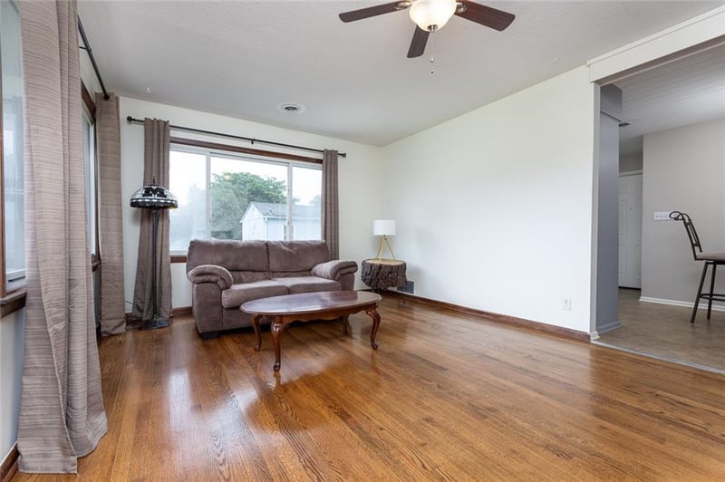 1405 NE 72 St, Gladstone, MO 64118