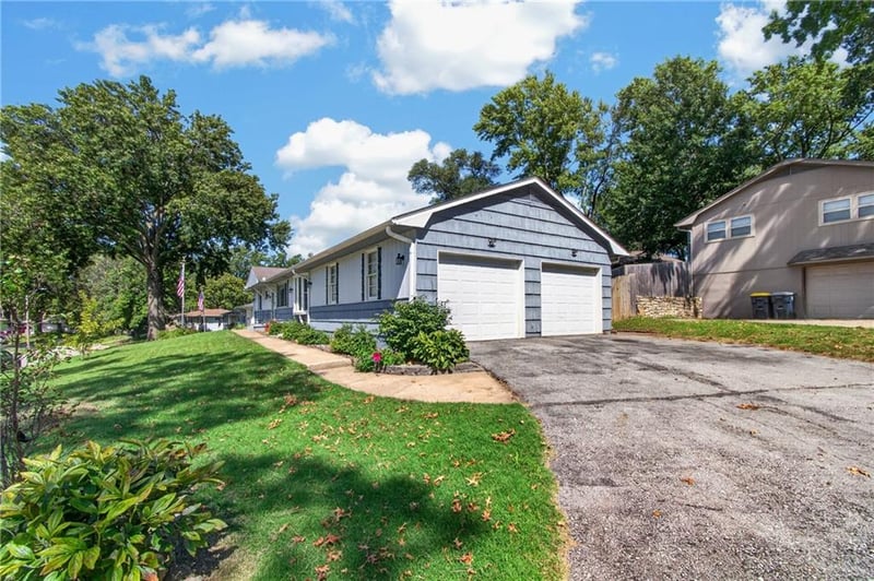 11415 Myrtle Ave, Kansas City, MO 64137