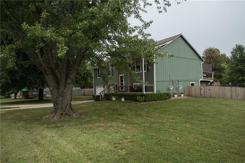 607 SE 120 Rd Rd, Warrensburg, MO 64093