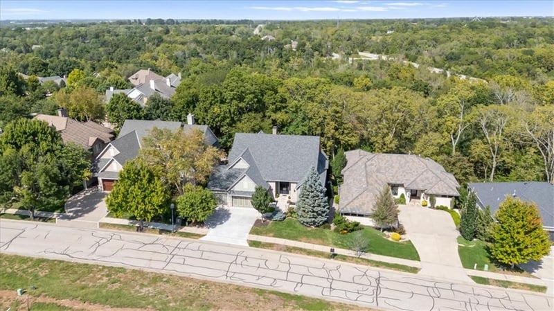 750 Suffolk Ln, Loch Lloyd, MO 64012