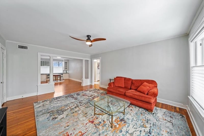 406 E 43rd St #2E, Kansas City, MO 64110