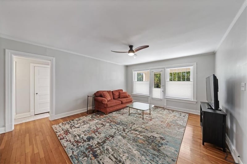 406 E 43rd St #2E, Kansas City, MO 64110