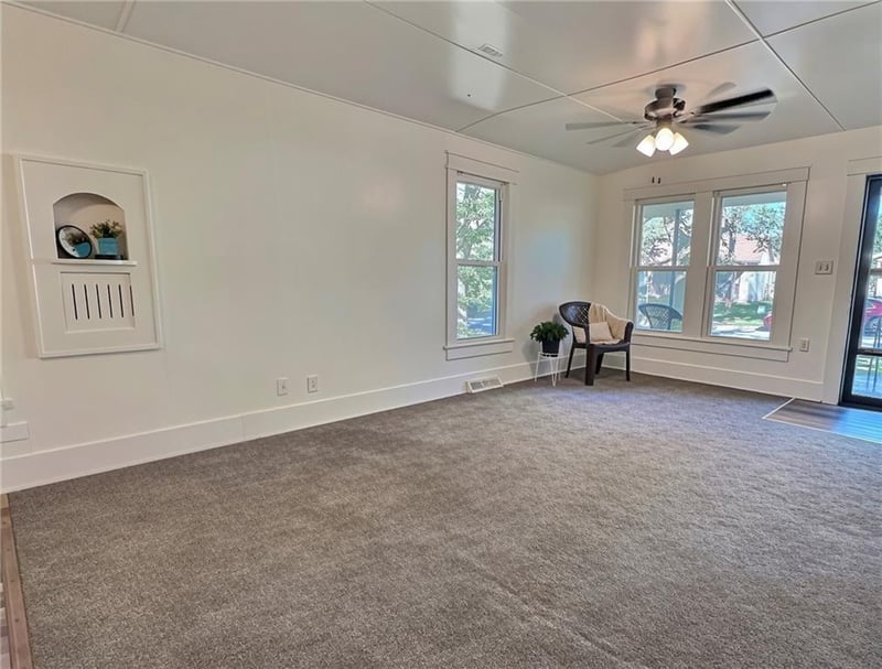 705 N Clay St, Nevada, MO 64772