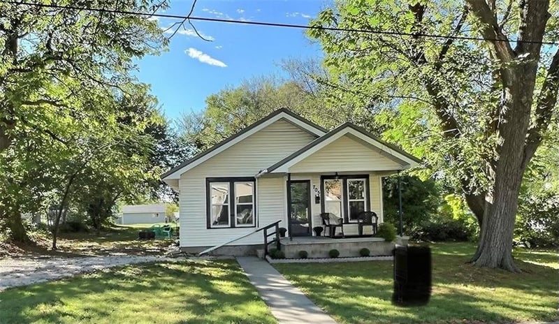 705 N Clay St, Nevada, MO 64772