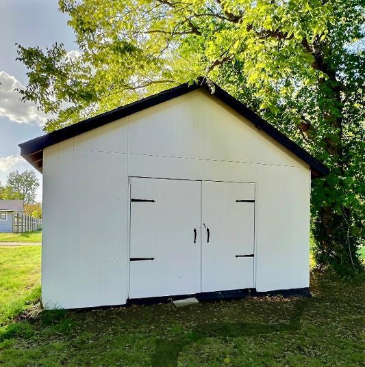 705 N Clay St, Nevada, MO 64772