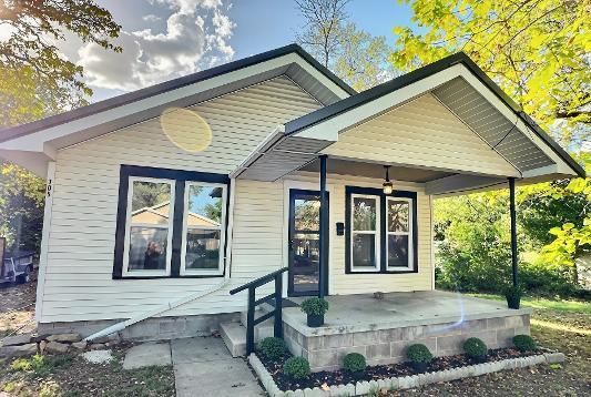 705 N Clay St, Nevada, MO 64772