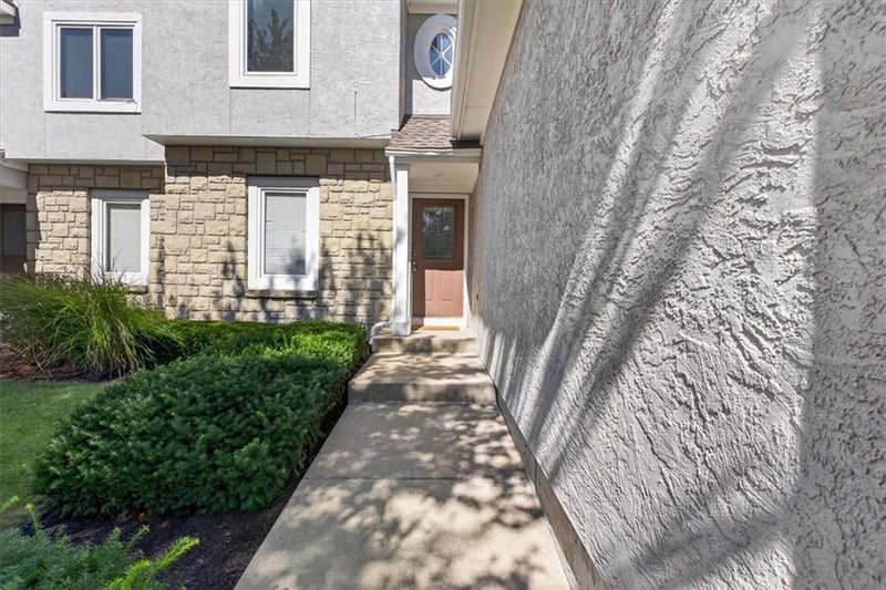 11905 Westgate Cir, Overland Park, KS 66213