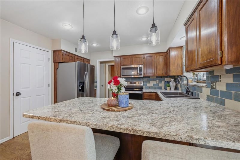11624 W 113th St, Overland Park, KS 66210