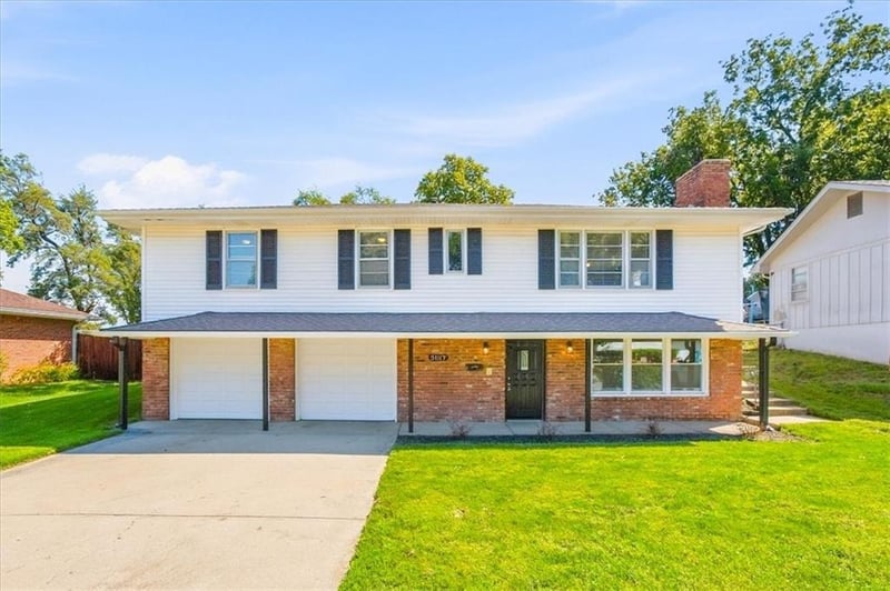3017 S Hall Rd, Independence, MO 64052