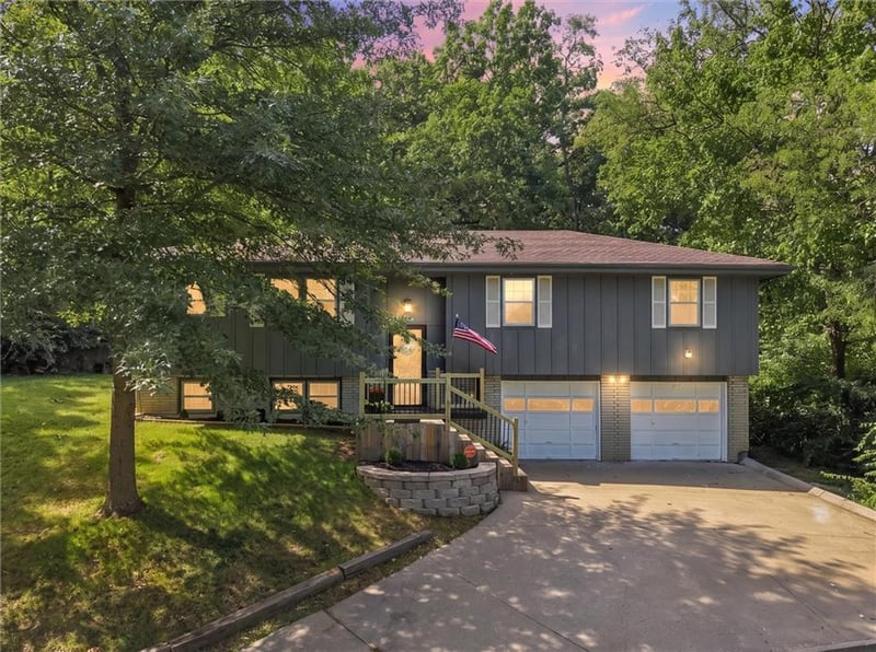 1602 Westwood Dr, Leavenworth, KS 66048