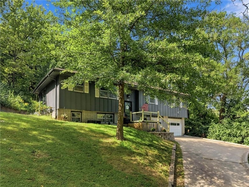 1602 Westwood Dr, Leavenworth, KS 66048