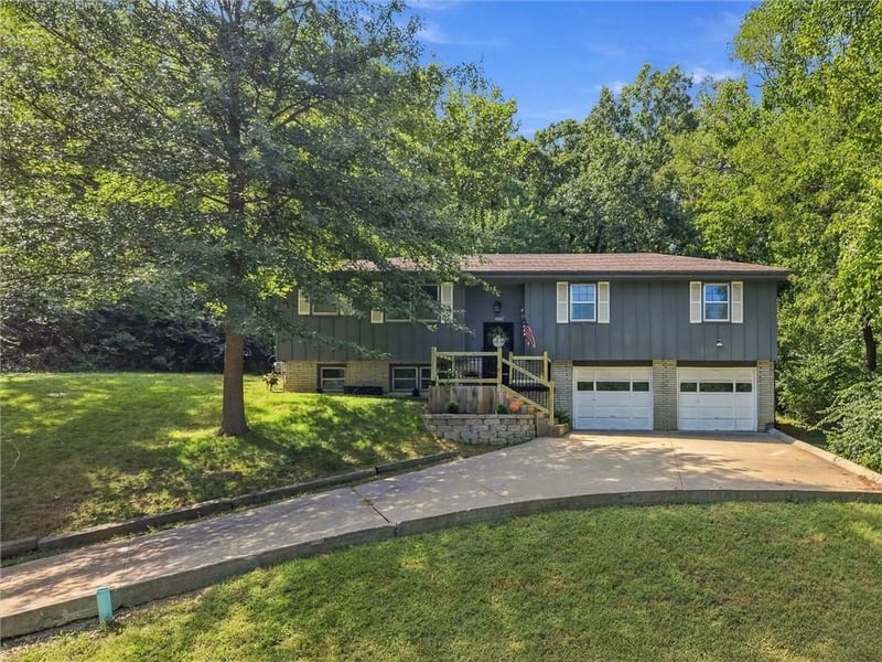 1602 Westwood Dr, Leavenworth, KS 66048