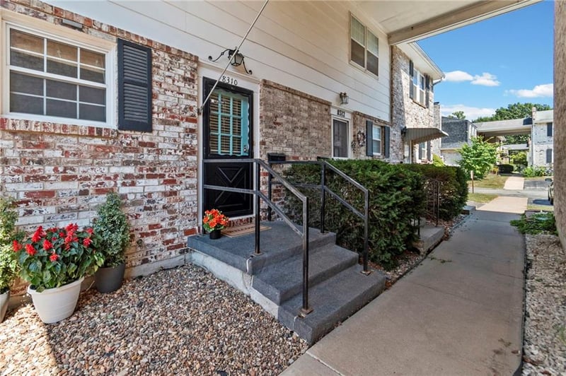8310 Woodward St, Overland Park, KS 66212