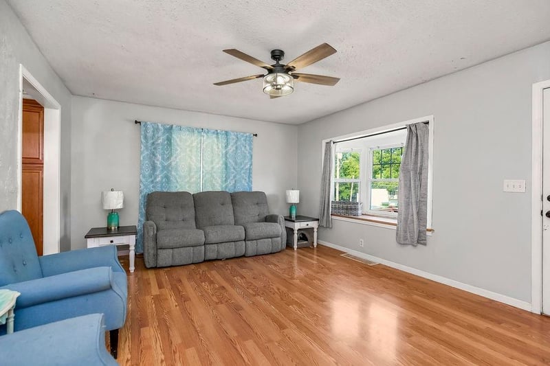 3111 NE 39th St, Kansas City, MO 64117