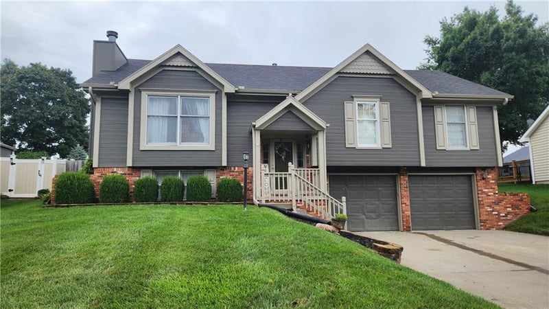2801 Quail Dr, St Joseph, MO 64506