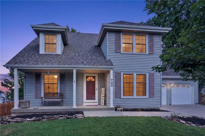 732 N Persimmon Dr, Olathe, KS 66061