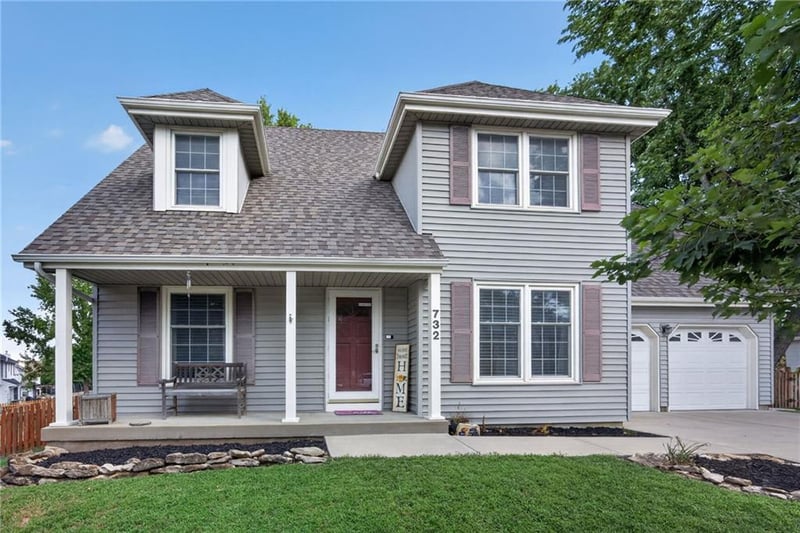 732 N Persimmon Dr, Olathe, KS 66061